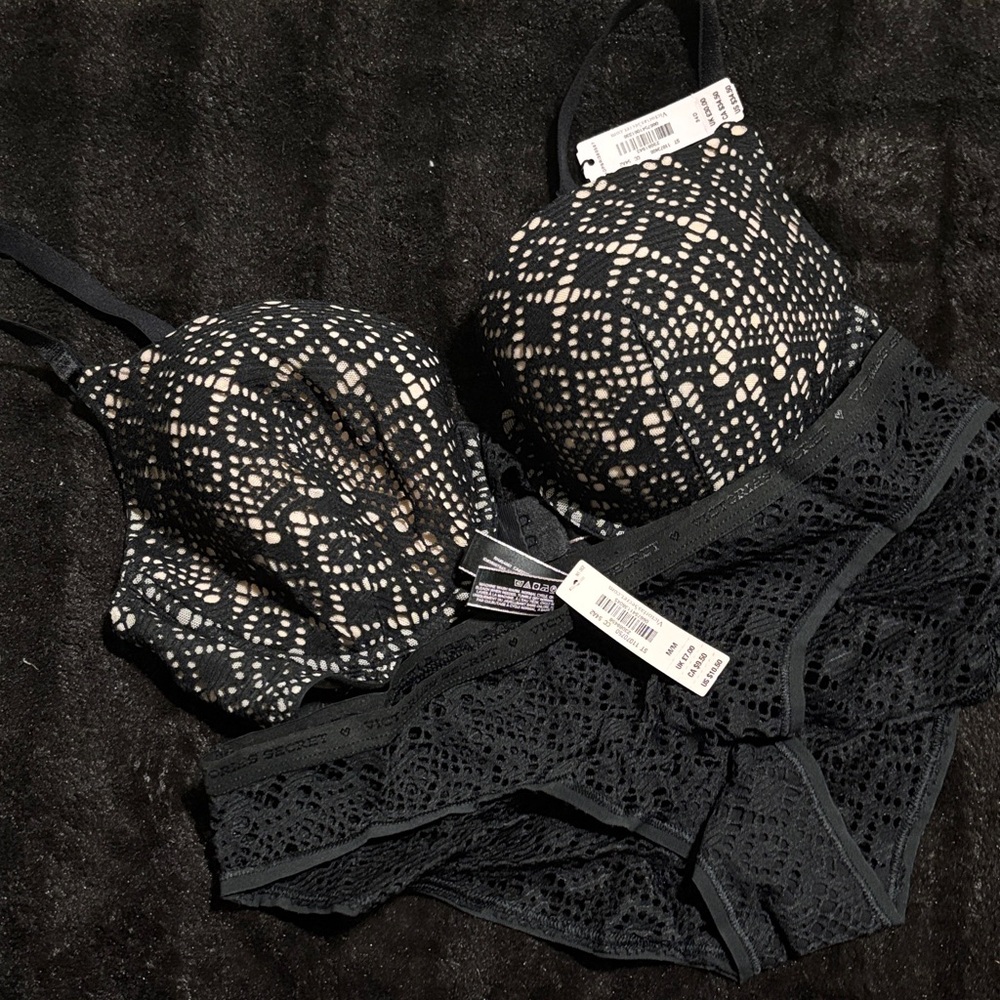 Victoria's Secret Black and Cream Lace Bra Set
